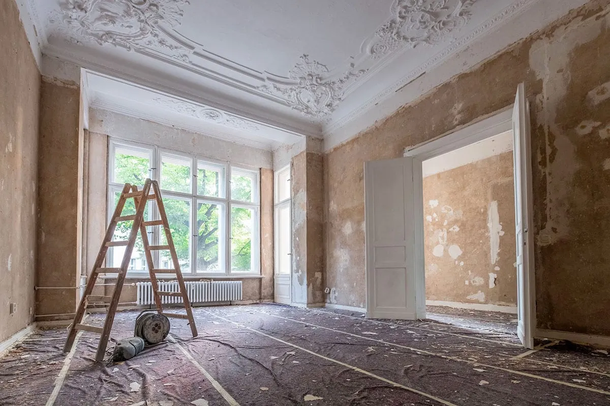 Appartement ancien avant rénovation, prêt à révéler son potentiel